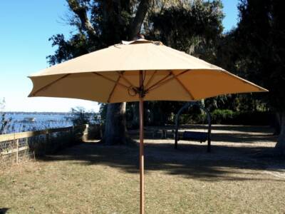7.5' San Marco Octagonal Woodgrain Market Umbrella with Single Top Vent